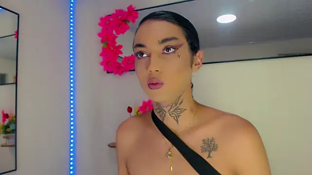 Snapshot of Darianna_A chatting on May 12, 9:34 pm Darianna A online show from May 12, 9:34 pm
