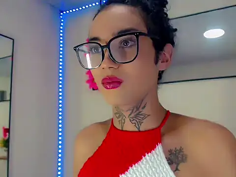 Snapshot of Darianna_A chatting on May 16, 9:13 pm Darianna A online show from May 16, 9:13 pm
