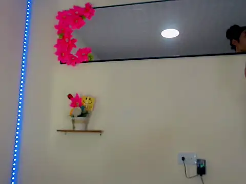 Snapshot of Darianna_A chatting on May 20, 8:37 pm Darianna A online show from May 20, 8:37 pm
