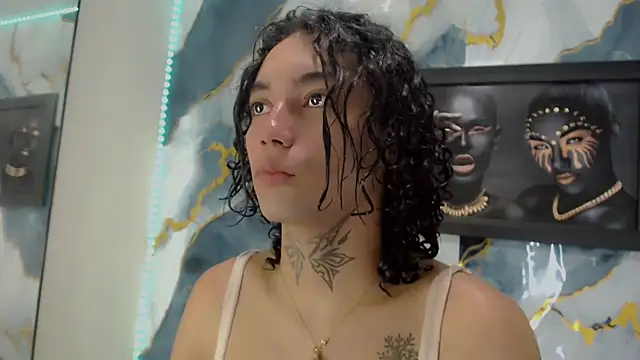 Darianna A online show from June 23, 1:09 pm