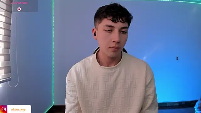 Snapshot of OLIVER_K chatting on June 2, 8:22 pm OLIVER K online show from June 2, 8:22 pm