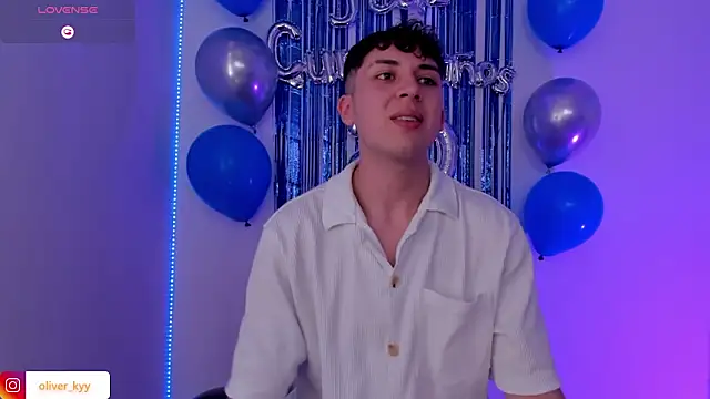 Snapshot of OLIVER_K chatting on June 11, 5:55 pm OLIVER K online show from June 11, 5:55 pm