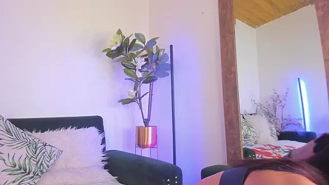 megan shyne online show from June 15, 4:58 am