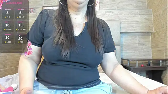 hott mature online show from July 19, 11:58 am
