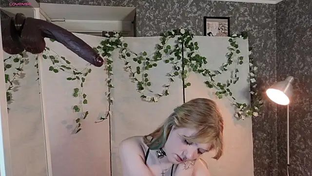 Snapshot of Lina_Wi chatting on June 20, 8:22 pm Lina Wi online show from June 20, 8:22 pm