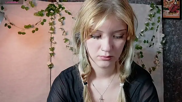 Snapshot of Lina_Wi chatting on July 2, 8:04 pm Lina Wi online show from July 2, 8:04 pm