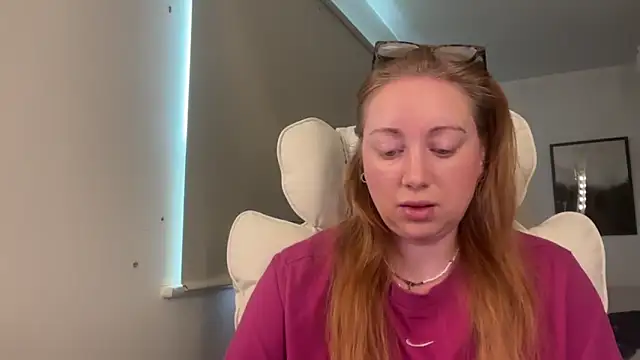 arielsweetieee online show from May 14, 6:20 am