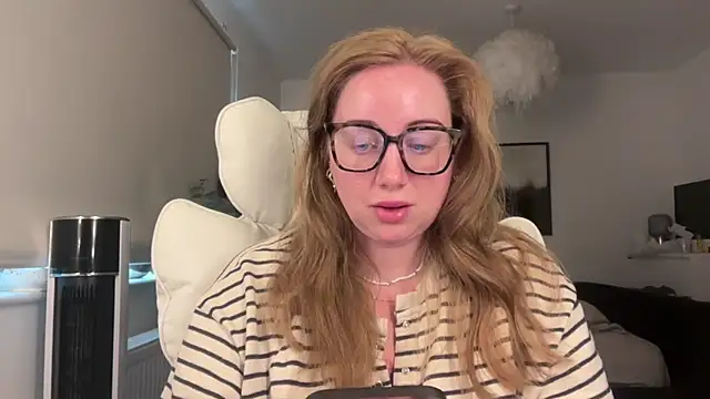 arielsweetieee online show from May 18, 6:08 am