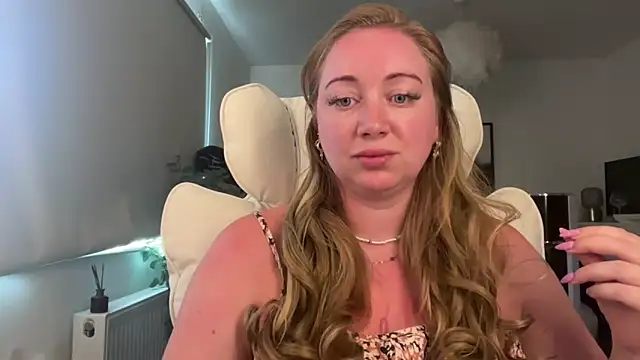 arielsweetieee online show from May 26, 7:59 am