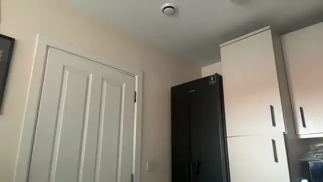 arielsweetieee online show from June 4, 8:09 am