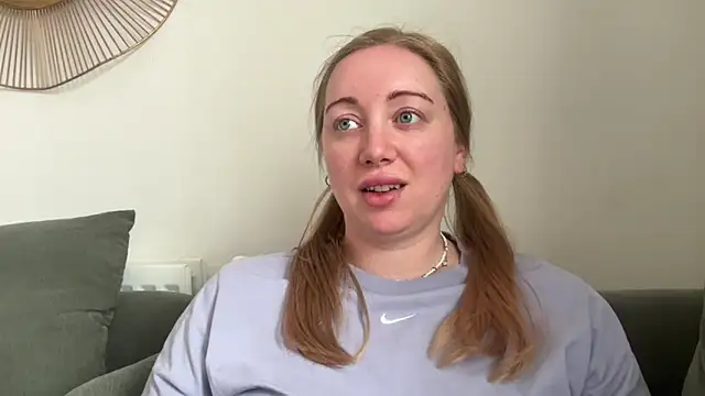 arielsweetieee online show from June 5, 5:47 am