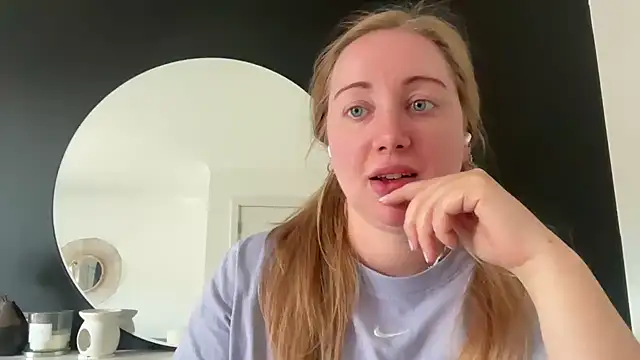 arielsweetieee online show from June 5, 6:52 am
