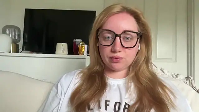 arielsweetieee online show from June 6, 7:02 am