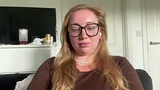arielsweetieee online show from June 8, 3:56 pm
