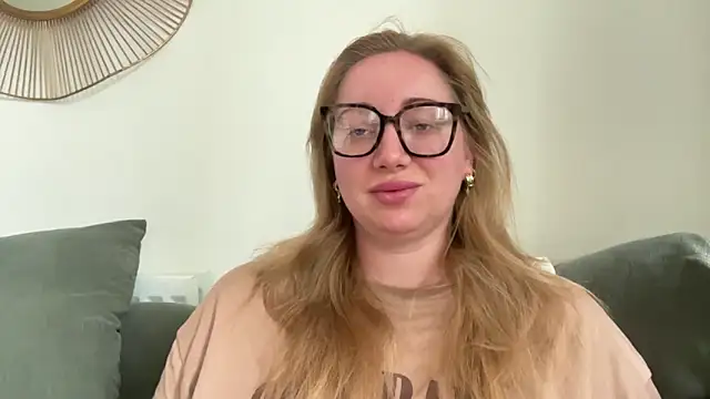 arielsweetieee online show from June 11, 6:22 am