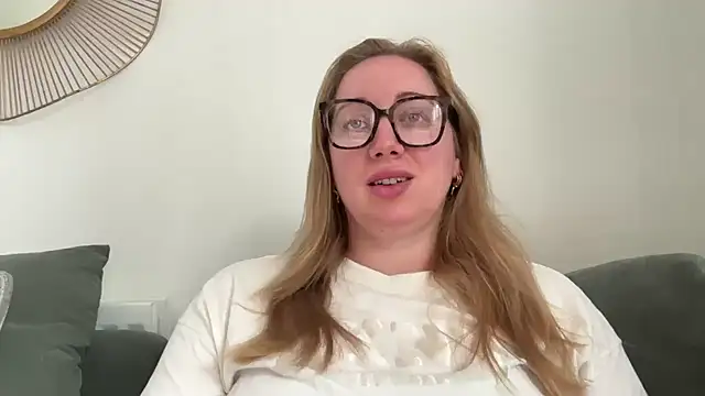 arielsweetieee online show from June 12, 8:02 am