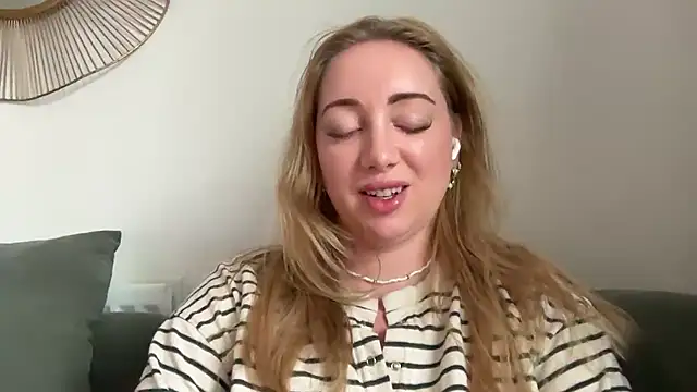 arielsweetieee online show from June 16, 8:50 am