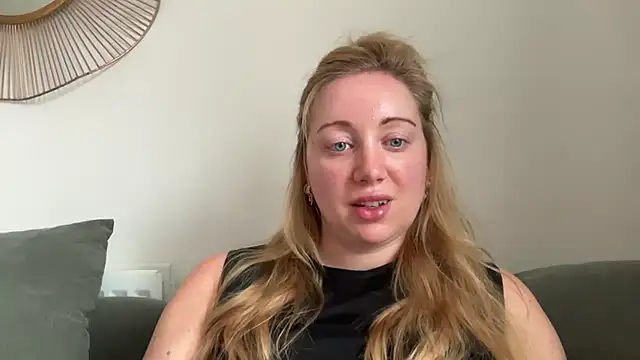 arielsweetieee online show from June 17, 8:39 am