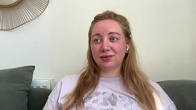 arielsweetieee online show from June 18, 9:36 am
