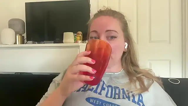 arielsweetieee online show from July 5, 8:32 am