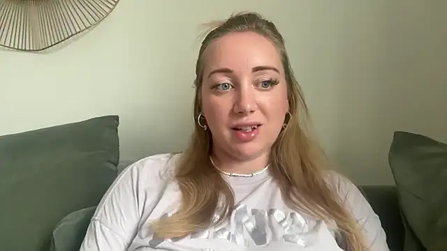arielsweetieee online show from July 15, 8:41 am