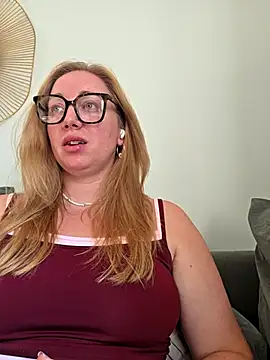 arielsweetieee online show from July 16, 7:25 am