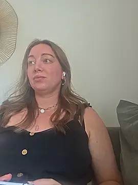 arielsweetieee online show from July 18, 4:22 pm