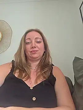arielsweetieee online show from July 28, 11:17 am
