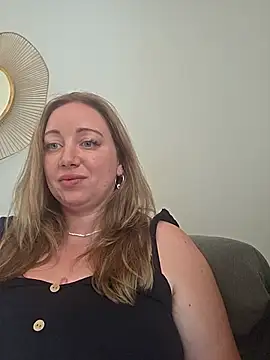 arielsweetieee online show from July 28, 12:48 pm