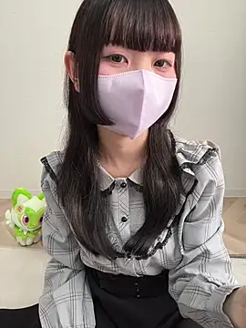 --Reina-- online show from May 1, 8:30 am