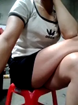 Snapshot of Zara-Lina chatting on June 20, 7:11 am Zara-Lina online show from June 20, 7:11 am