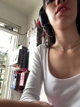 Snapshot of drea-an chatting on April 16, 4:52 pm drea-an online show from April 16, 4:52 pm