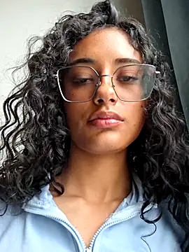 Valentinalau online show from April 18, 7:07 pm