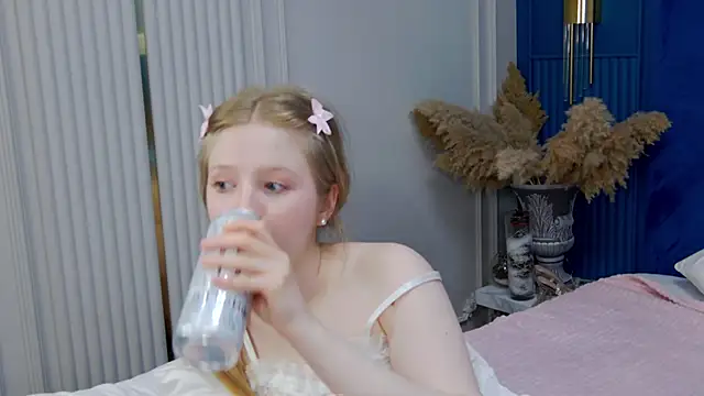 LilianHowards online show from April 25, 1:41 pm