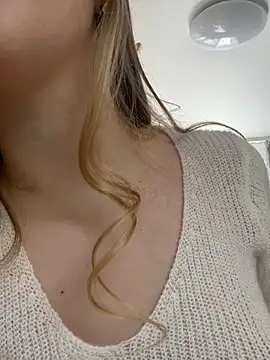 LilianHowards online show from May 4, 11:06 am