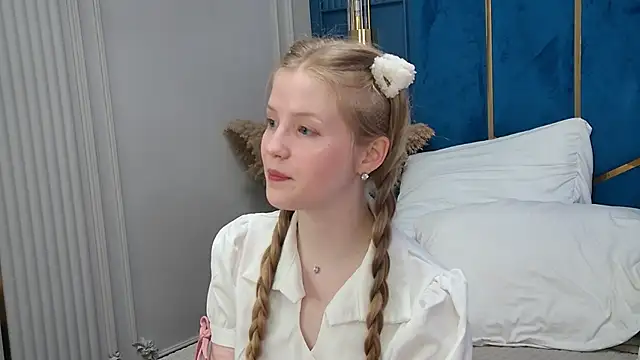 LilianHowards online show from May 24, 9:47 am