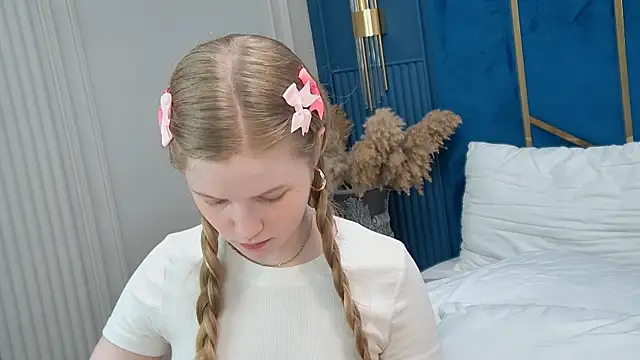 LilianHowards online show from July 7, 11:03 am