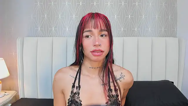 Snapshot of Tori_Gaviria chatting on May 3, 12:22 pm Tori Gaviria online show from May 3, 12:22 pm