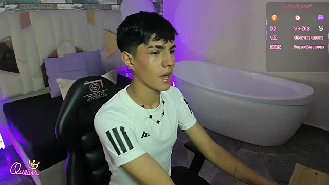 Snapshot of Damian_tay chatting on May 2, 7:19 pm Damian tay online show from May 2, 7:19 pm