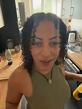 SweetPetiteNoir online show from June 13, 5:16 am