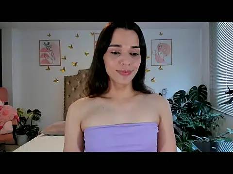 Snapshot of bella_grego chatting on April 18, 6:12 pm bella grego online show from April 18, 6:12 pm