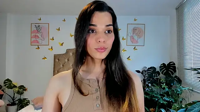 Snapshot of bella_grego chatting on June 8, 7:14 pm bella grego online show from June 8, 7:14 pm