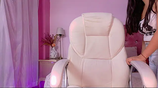 Snapshot of Maggiee_1 chatting on April 29, 7:20 pm Maggiee 1 online show from April 29, 7:20 pm
