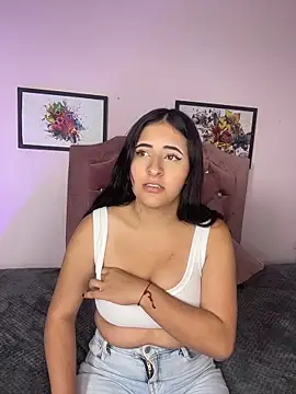 Snapshot of Maggiee_1 chatting on May 11, 7:11 pm Maggiee 1 online show from May 11, 7:11 pm