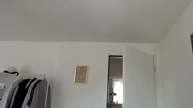Snapshot of Thomster72 chatting on June 8, 12:38 pm Thomster72 online show from June 8, 12:38 pm
