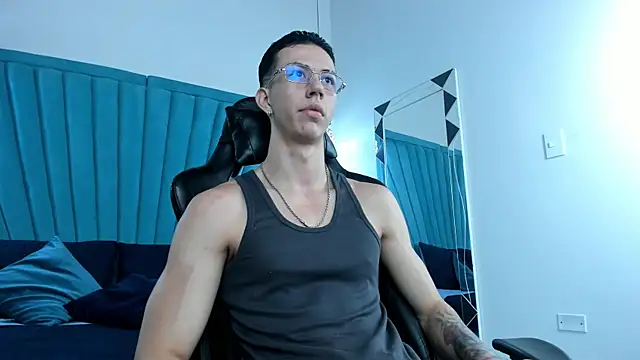 OliverThompsonJS online show from June 12, 4:44 am