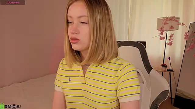 EvaHamilton online show from June 28, 11:55 pm