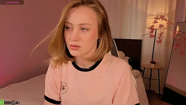 EvaHamilton online show from June 30, 12:00 am