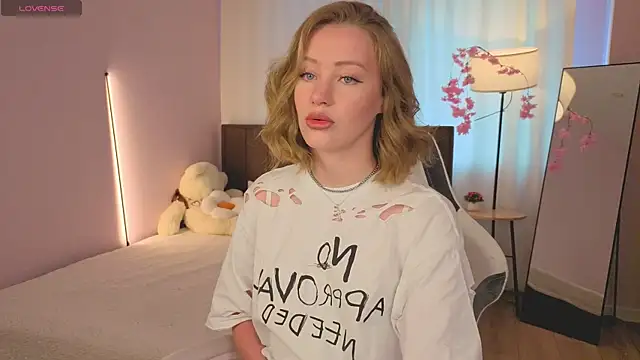 EvaHamilton online show from July 10, 11:51 pm