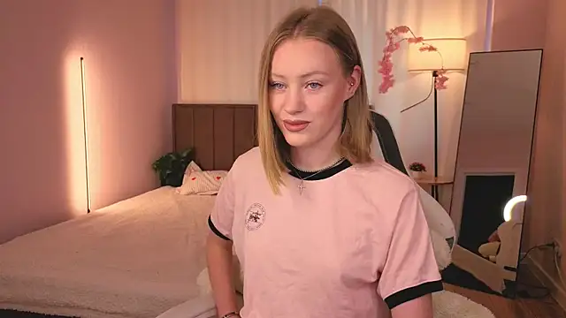 EvaHamilton online show from July 21, 11:40 pm